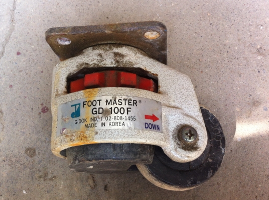 ล้อยี้ห้อ FOOT MASTER ขนาดเฉพาะตัวล้อ 3 นิ้ว ใส่เครื่อง โต๊ะ หรือชิ้นงานอื่นที่ต้องรับน้ำหนักมากๆ