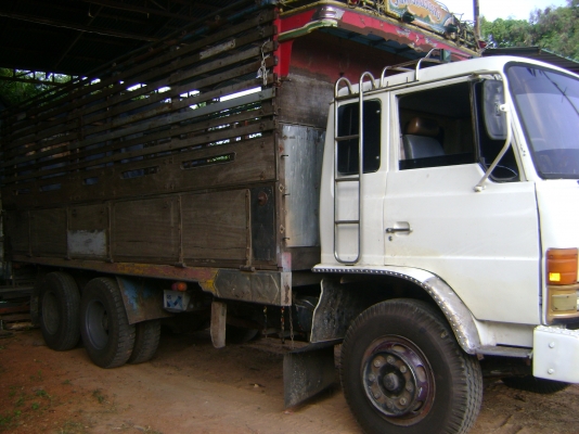 F่18    แท้  เครื่อง  185 แรง  รถวิ่งล่อง กรุงเทพฯ ราคา  635,000  บาท