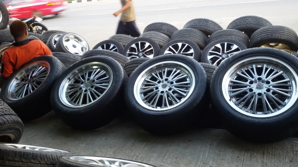 ขายล้อขอบ20 พร้อมยางชุดละ16500