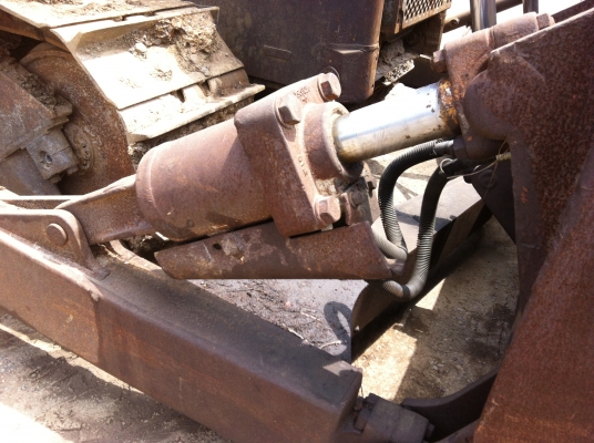 ขายรถแทรกเตอร์ CAT D6H เกียร์ตัด ตีนไก่ สภาพดี พร้อมใช้ ราคา 1250000 สนใจรีบโจงด่วน