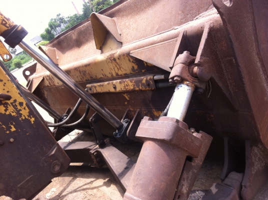 ขายรถแทรกเตอร์ CAT D6H เกียร์ตัด ตีนไก่ สภาพดี พร้อมใช้ ราคา 1250000 สนใจรีบโจงด่วน