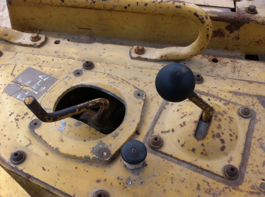 ขายรถแทรกเตอร์ CAT D6H เกียร์ตัด ตีนไก่ สภาพดี พร้อมใช้ ราคา 1250000 สนใจรีบโจงด่วน