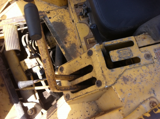 ขายรถแทรกเตอร์ CAT D6H เกียร์ตัด ตีนไก่ สภาพดี พร้อมใช้ ราคา 1250000 สนใจรีบโจงด่วน