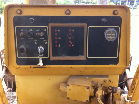 ขายรถแทรกเตอร์ CAT D6H เกียร์ตัด ตีนไก่ สภาพดี พร้อมใช้ ราคา 1250000 สนใจรีบโจงด่วน