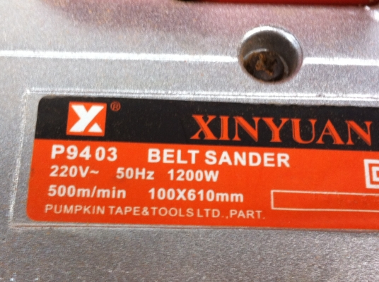 เครื่องขัดกระดาษทราย 4 นิ้ว ยี่ห้อ XINYUAN อุปกรณ์ครบชุดในกล่องพลาสติก สภาพสวยพร้อมใช้งาน
