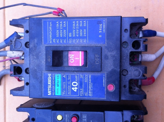 เบรกเกอร์ตัดต่อวงจรไฟฟ้าผลิตจากญี่ปุ่นแท้ใช้งานมาน้อย มีหลายรุ่นหลายแบบ มี 1 เฟสและ 3 เฟส มีระบบป้องการไฟรั่วและอื่นๆ