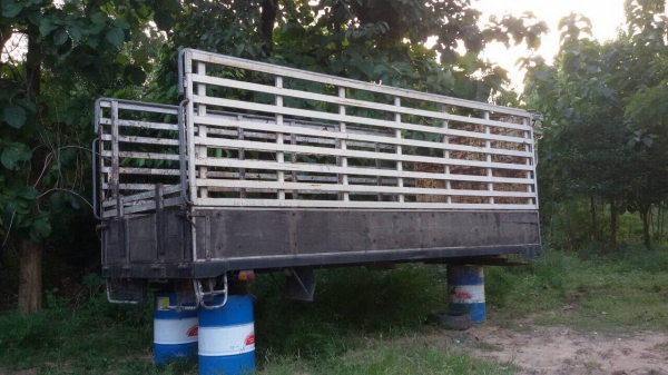 ((ขาย 29,000บาท)) กระบะเหล็กสภาพ ดีพร้อมใช้งาน ยาว5.70ม.Xก.2.35ม.คัชC80ซ.ม