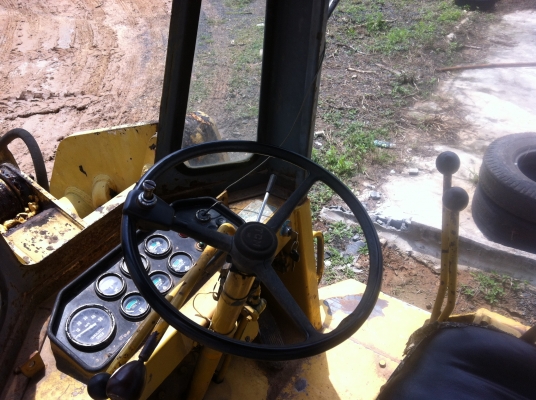 ขายรถตักล้อยาง TCM รุ่น STD-30  เกียร์ท๊อค 2 เพลา พร้อมใช้