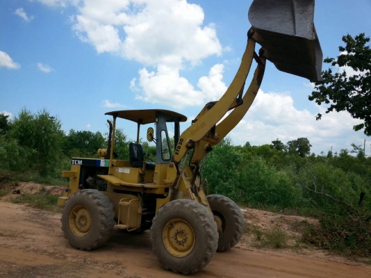 ขายรถตักล้อยาง TCM รุ่น STD-30  เกียร์ท๊อค 2 เพลา พร้อมใช้