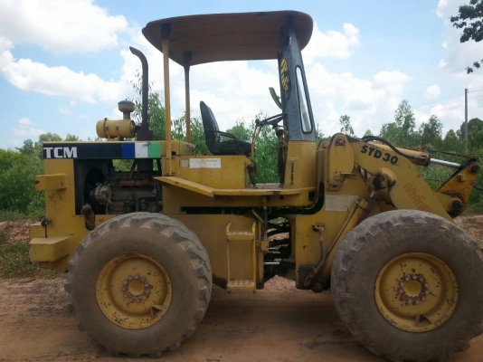 ขายรถตักล้อยาง TCM รุ่น STD-30  เกียร์ท๊อค 2 เพลา พร้อมใช้