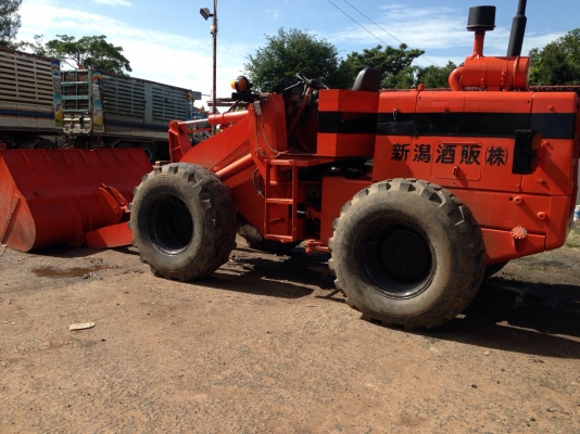 ขายรถตักล้อยาง KOMATSU 510 พร้อมใช้ สภาพสวย ราคาแค่ 650000 เท่านั้น