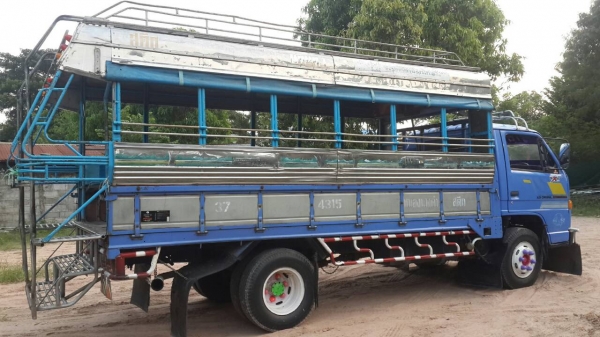 ขาย6ล้อ โดยสาร อีซูซุNPR115 เกียร์สั้นแท้ เครื่องดี แชชซีสวย หลังคาสแตนเลส เครื่องเสียงชุดใหญ่ ทะเบียนเต็ม พร้อมวิ่งใช้งาน