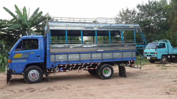 ขาย6ล้อ โดยสาร อีซูซุNPR115 เกียร์สั้นแท้ เครื่องดี แชชซีสวย หลังคาสแตนเลส เครื่องเสียงชุดใหญ่ ทะเบียนเต็ม พร้อมวิ่งใช้งาน