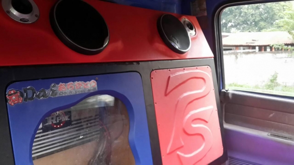 ขาย6ล้อ โดยสาร อีซูซุNPR115 เกียร์สั้นแท้ เครื่องดี แชชซีสวย หลังคาสแตนเลส เครื่องเสียงชุดใหญ่ ทะเบียนเต็ม พร้อมวิ่งใช้งาน