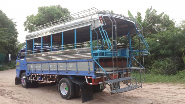 ขาย6ล้อ โดยสาร อีซูซุNPR115 เกียร์สั้นแท้ เครื่องดี แชชซีสวย หลังคาสแตนเลส เครื่องเสียงชุดใหญ่ ทะเบียนเต็ม พร้อมวิ่งใช้งาน