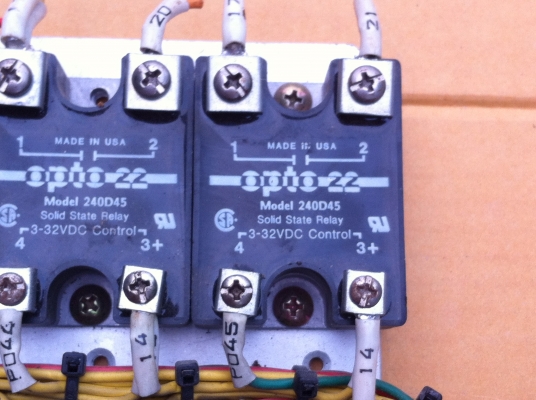 โซลิดสเตตรีเลย์ 1 เฟสผลิตอเมริกา ยี้ห้อ OPTO ขนาด 45 A.ใช้้ไฟ DC 3-24 V. มาคุม
