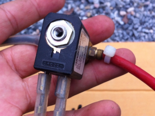 วาล์วลม 3/2 ควมคุมด้วยไฟฟ้า จากเยรมัน KUHNKE ใช้ไฟ DC 24 V.