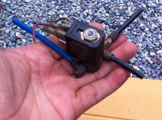 วาล์วลม 3/2 ควมคุมด้วยไฟฟ้า จากเยรมัน KUHNKE ใช้ไฟ DC 24 V.