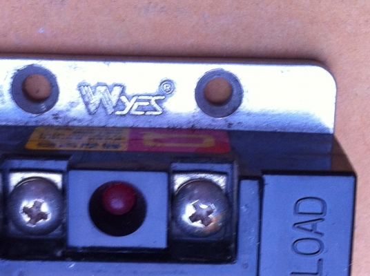 โซลิดสเตตรีเลย์ 3 เฟส ยี้ห้อ Wyes ขนาด 40 A.ใช้้ไฟ DC 3-32 V. มาคุมการจ่ายไฟ