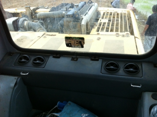 ขายรถแบคโค KOMATSU PC200-7 ไฟฟ้าเต็ม เอกสารอิมวอย จัดแน้นได้ ราคา1680000  ต่อรอง