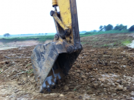 ขายรถแบคโค KOMATSU PC200-7 ไฟฟ้าเต็ม เอกสารอิมวอย จัดแน้นได้ ราคา1680000  ต่อรอง