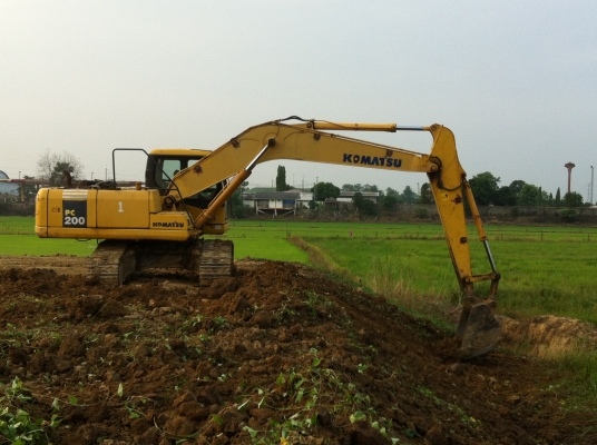 ขายรถแบคโค KOMATSU PC200-7 ไฟฟ้าเต็ม เอกสารอิมวอย จัดแน้นได้ ราคา1680000  ต่อรอง