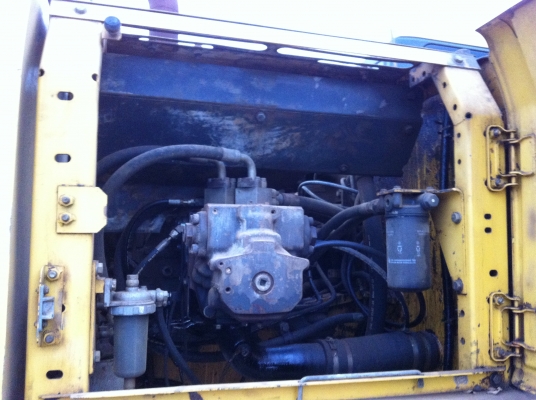 ขายรถแบคโค KOMATSU PC200-7 ไฟฟ้าเต็ม เอกสารอิมวอย จัดแน้นได้ ราคา1680000  ต่อรอง