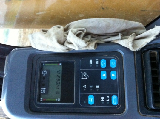 ขายรถแบคโค KOMATSU PC200-7 ไฟฟ้าเต็ม เอกสารอิมวอย จัดแน้นได้ ราคา1680000  ต่อรอง