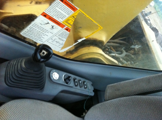 ขายรถแบคโค KOMATSU PC200-7 ไฟฟ้าเต็ม เอกสารอิมวอย จัดแน้นได้ ราคา1680000  ต่อรอง