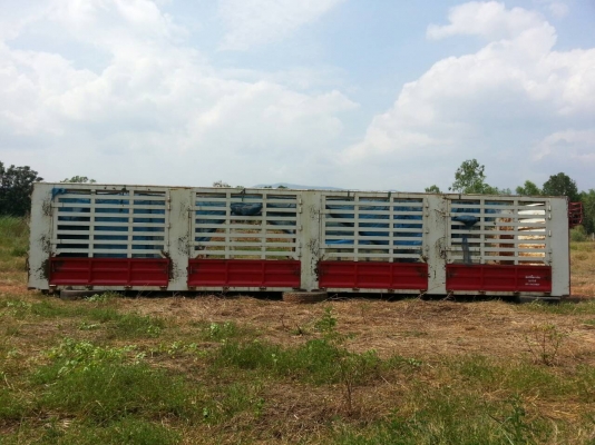 หางเทเลอร์ คอกสูง สภาพสวย รั้วด้านข้าง 2 ข้างสวย พื้นสวยไม่ผุ