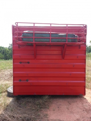 หางเทเลอร์ คอกสูง สภาพสวย รั้วด้านข้าง 2 ข้างสวย พื้นสวยไม่ผุ