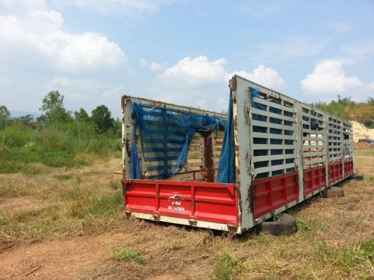 หางเทเลอร์ คอกสูง สภาพสวย รั้วด้านข้าง 2 ข้างสวย พื้นสวยไม่ผุ