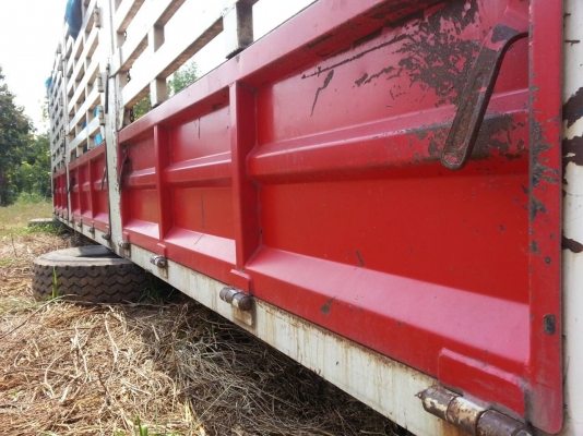 หางเทเลอร์ คอกสูง สภาพสวย รั้วด้านข้าง 2 ข้างสวย พื้นสวยไม่ผุ