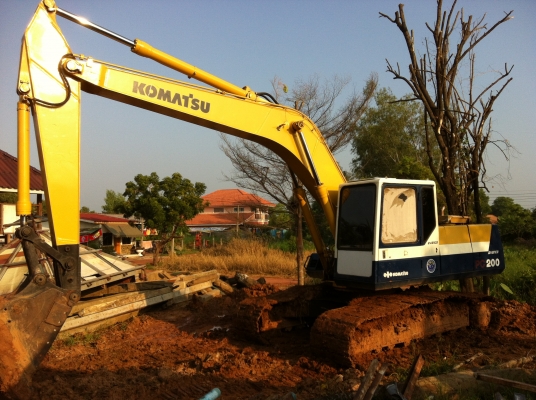 ขายรถแบคโฮ KOMATSU PC-200-5 เอกสารเล่มทะเบียน ไฟฟ้าเต็ม เอวแน้น จัดแน้นได้ ตัวเดิมจีบ ราคา 850000 ต่อรอง