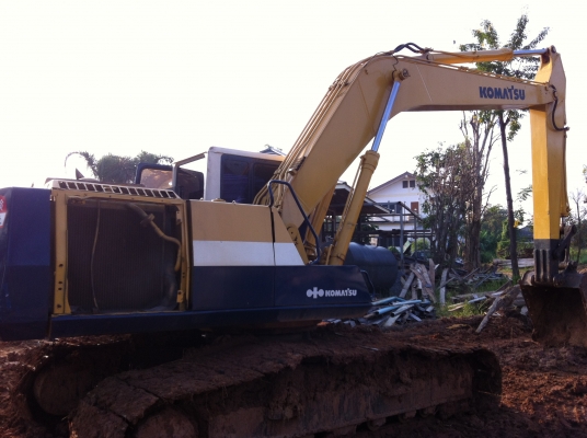 ขายรถแบคโฮ KOMATSU PC-200-5 เอกสารเล่มทะเบียน ไฟฟ้าเต็ม เอวแน้น จัดแน้นได้ ตัวเดิมจีบ ราคา 850000 ต่อรอง