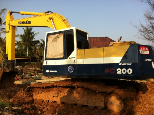 ขายรถแบคโฮ KOMATSU PC-200-5 เอกสารเล่มทะเบียน ไฟฟ้าเต็ม เอวแน้น จัดแน้นได้ ตัวเดิมจีบ ราคา 850000 ต่อรอง
