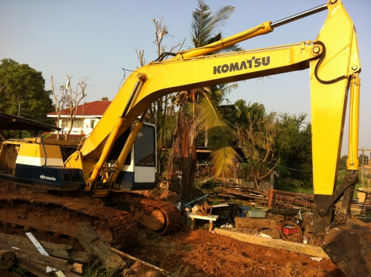 ขายรถแบคโฮ KOMATSU PC-200-5 เอกสารเล่มทะเบียน ไฟฟ้าเต็ม เอวแน้น จัดแน้นได้ ตัวเดิมจีบ ราคา 850000 ต่อรอง