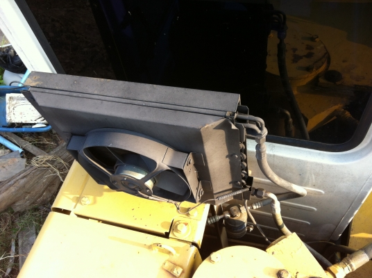 ขายรถแบคโฮ KOMATSU PC-200-5 เอกสารเล่มทะเบียน ไฟฟ้าเต็ม เอวแน้น จัดแน้นได้ ตัวเดิมจีบ ราคา 850000 ต่อรอง