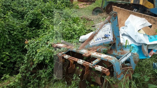 ขายรถไถ แทรคเตอร์ ฟร์อด6610 เสื้อลาย สภาพพร้อมใช้งาน เอกสาร พร้อมผานหลัง และผานดันหน้า