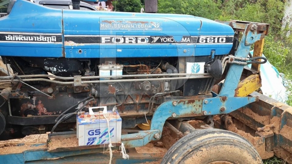 ขายรถไถ แทรคเตอร์ ฟร์อด6610 เสื้อลาย สภาพพร้อมใช้งาน เอกสาร พร้อมผานหลัง และผานดันหน้า