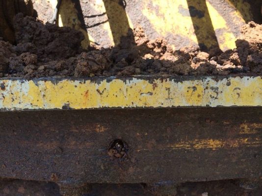 ***ขายแล้วครับขอบคุณ Truck2hand ขายแบคโฮ KOBELCO MARK3 SK200 เก๋งเทาแท้ เครื่องเดิมปั้มเดิม ไฟฟ้าครบ เครื่อง 6D31 6สูบ แน่นดี แรง ปั้มK3V ปั้มดีแรงดี ทำงานดี เร็ว บูมอาร์มสวยไม่ปะไม่ดาม ไม่มีร้าว บุ้งกี๋ดีไม่ผุ เอวแน่น ไม่มีแตก ช่วงล่าง80\% โซ่ดี แทร็กดีคร