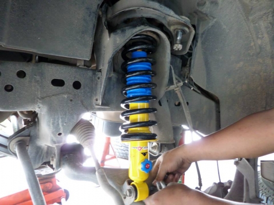 ช่วงล่างรถ Pajerosport  by Shock Profender