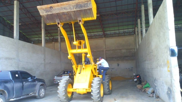 รถตัก KOMATSU 510 กรองเดี่ยว ต่อแขนยาวพิเศษ รถสวยพร้อมใช้งานได้ทันที มีหลังคาให้.