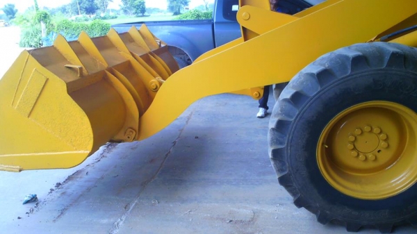 รถตัก KOMATSU 510 กรองเดี่ยว ต่อแขนยาวพิเศษ รถสวยพร้อมใช้งานได้ทันที มีหลังคาให้. รถตัก KOMATSU 510 กรองเดี่ยว ต่อแขนยาวพิเศษ รถสวยพร้อมใช้งานได้ทันที มีหลังคาให้.
