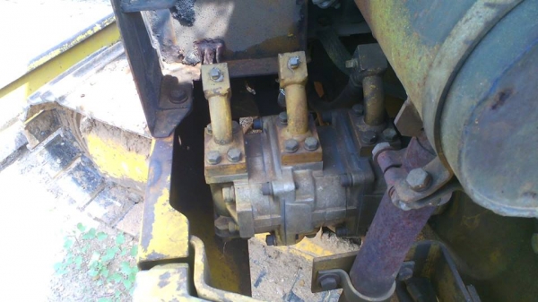 รถขุด KOMATSU PC15  มีใบดันหน้า ไฮดรอลิกแห้งดี ไม่มีน้ำมันเยิ้ม.