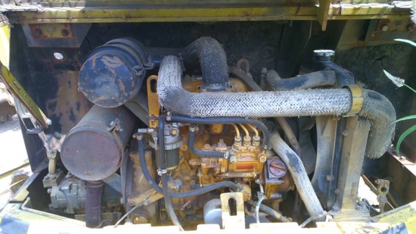 รถขุด KOMATSU PC15  มีใบดันหน้า ไฮดรอลิกแห้งดี ไม่มีน้ำมันเยิ้ม.