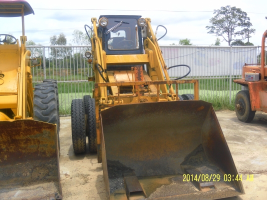 รถตักโคมัสสุSD23-1เก่านอกพร้อมใช้ราคาถูก295000โทร0816426706