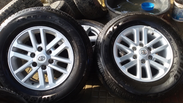 ขายล้อ TOYOTAขอบ17พร้อมยางปี13ชุดละ13500