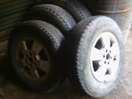 ขายล้อ Max Navara ขอบ 16 (ไม่คด ไม่เคยซ่อม)แถมยาง 3 เส่น สภาพยางไม่ค่อยสวย 1 ชุด ราคา 6,000 บาท