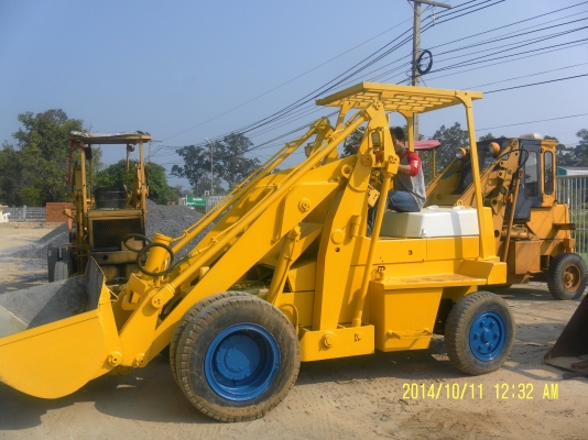 ขายรถตักTCM SD20Z6เก่านอกพร้อมใช้งานเครื่องดีปั๊มดีช่วงล่างแน่นราคา390000บาทสนใจโทร0816426706